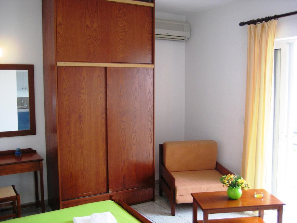 Ouranos Studios Kalamaki  Cameră foto